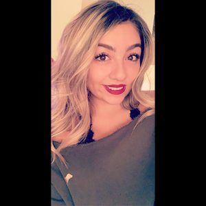 Meet your Posher, Mona